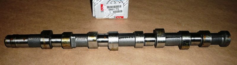 Wałek rozrządu Citroen C4 C5 Peugeot 206 307 2.0 Hdi