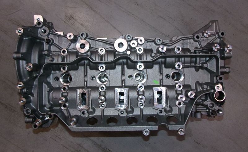 Głowica silnika Renault Master III 2.3 Dci