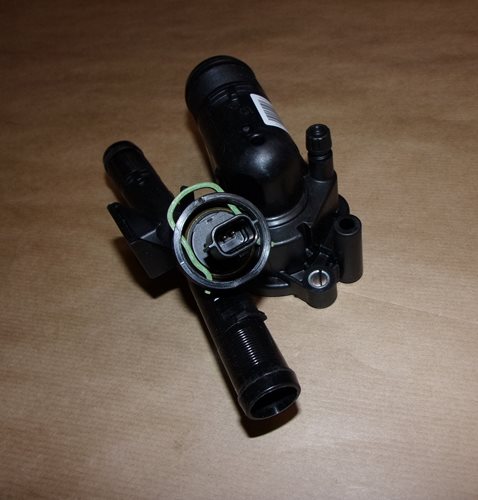 Obudowa termostatu Renault Megane III 2.0 Dci