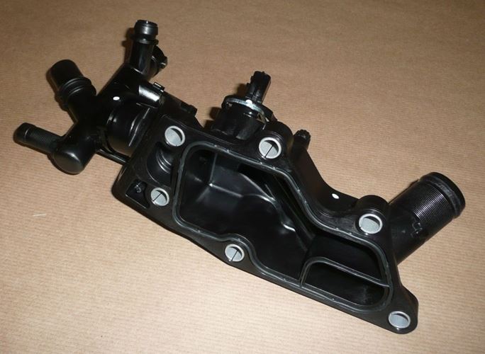 Obudowa termostatu Renault Clio IV 0.9 1.2 Tce