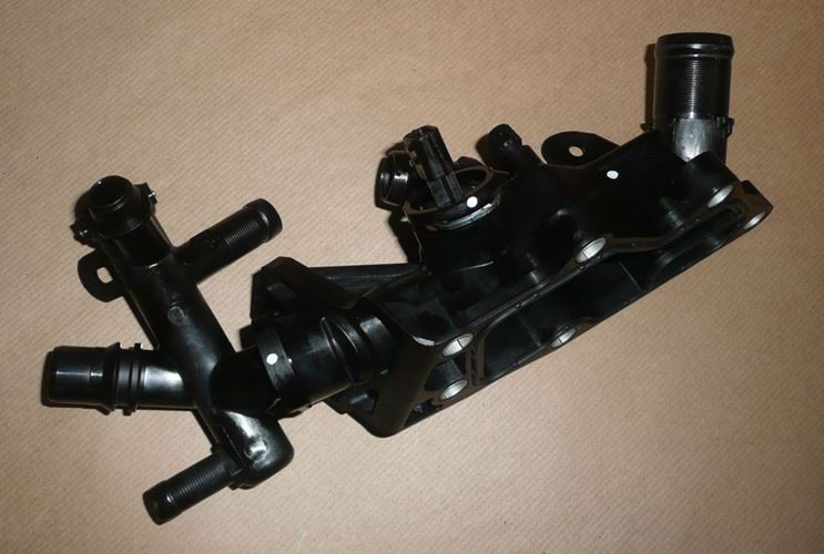 Obudowa termostatu Renault Clio IV 0.9 1.2 Tce