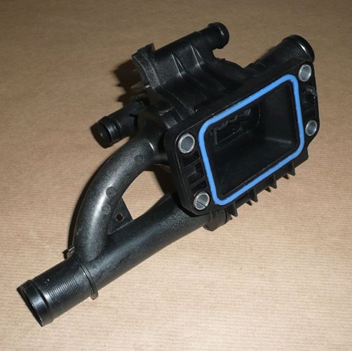Obudowa termostatu Citroen C4 C5 Peugeot 207 407 806
