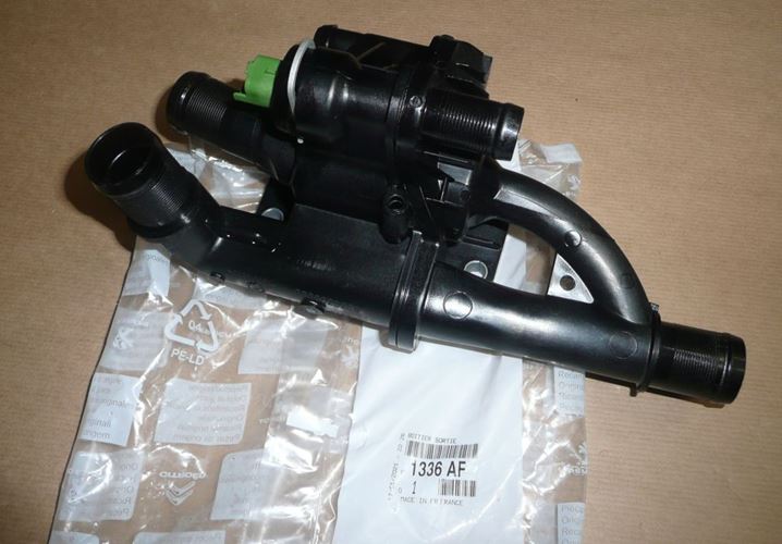 Obudowa termostatu Citroen C4 C5 Peugeot 207 407 806