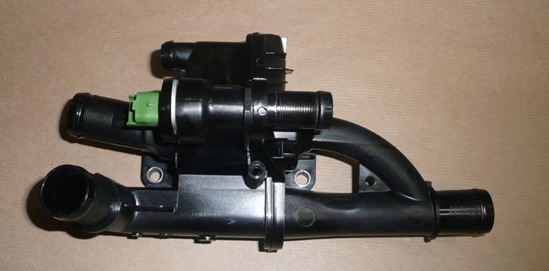Obudowa termostatu Citroen C4 C5 Peugeot 207 407 806