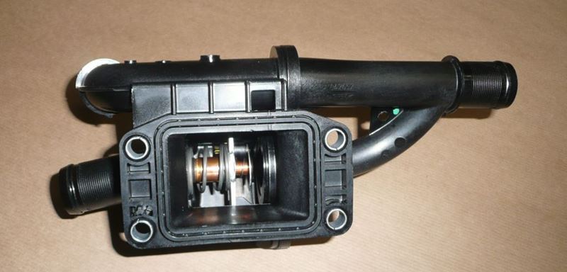 Obudowa termostatu Citroen C4 C5 Peugeot 207 407 806