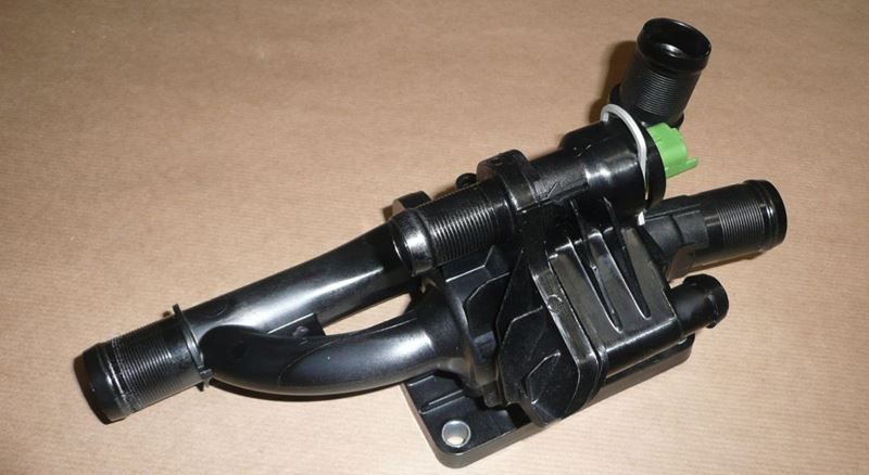 Obudowa termostatu Citroen C4 C5 Peugeot 207 407 806