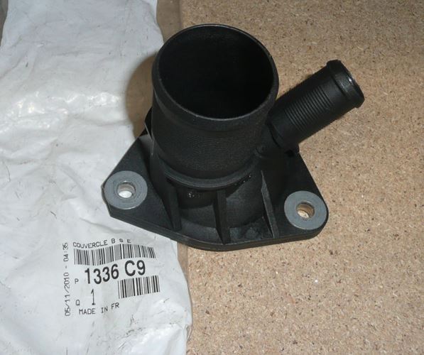 Obudowa termostatu Citroen Peugeot XUD7 9