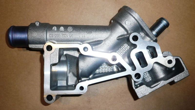Obudowa termostatu Citroen C4 C5 Peugeot 206 2.0 16V