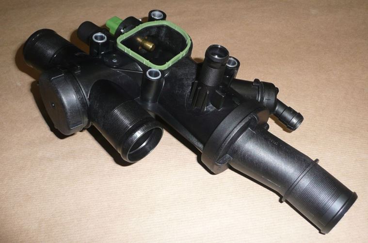 Obudowa termostatu Citroen C4 C5 C8 Jumpy III