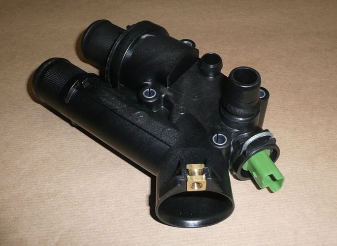 Obudowa termostatu Citroen C5 C6 Peugeot 407 2.2 Hdi