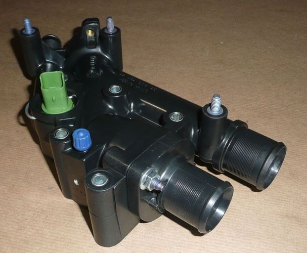 Obudowa termostatu Citroen C4 C5 II III Peugeot 307