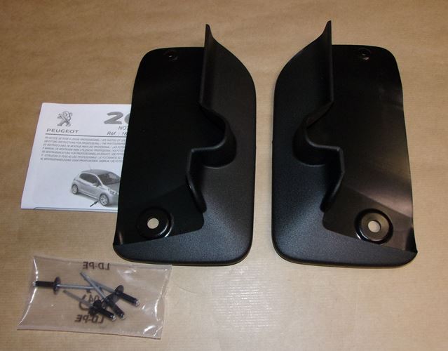 Chlapacz Peugeot 208 II przód