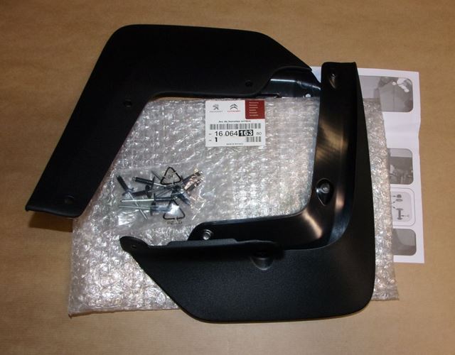 Chlapacze Peugeot 208 II tył
