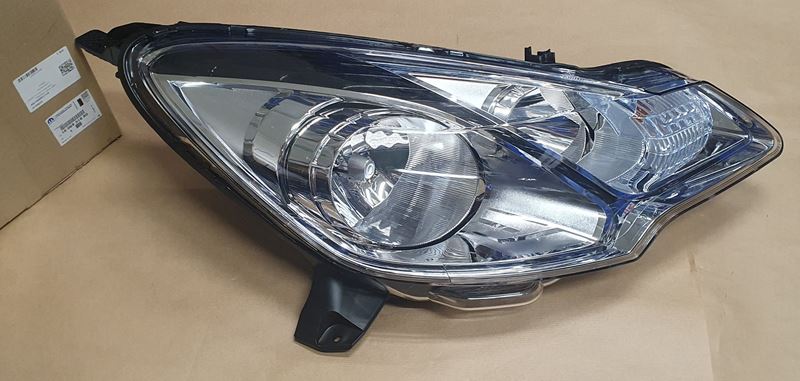 Reflektor Prawy Citroën DS3
