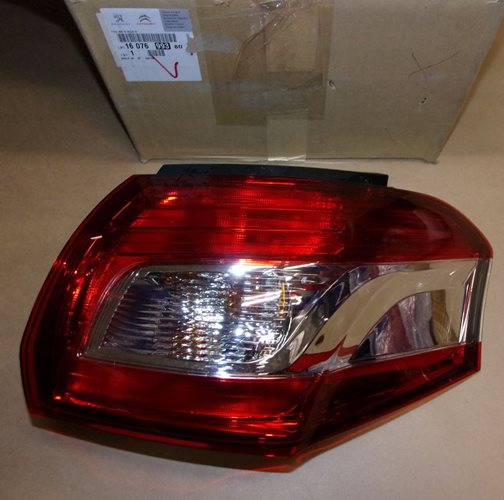 Lampa tylna Peugeot 4008 prawa