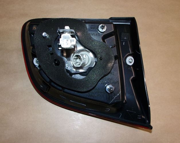 Lampa tylna Citroen C4 Aircross prawa
