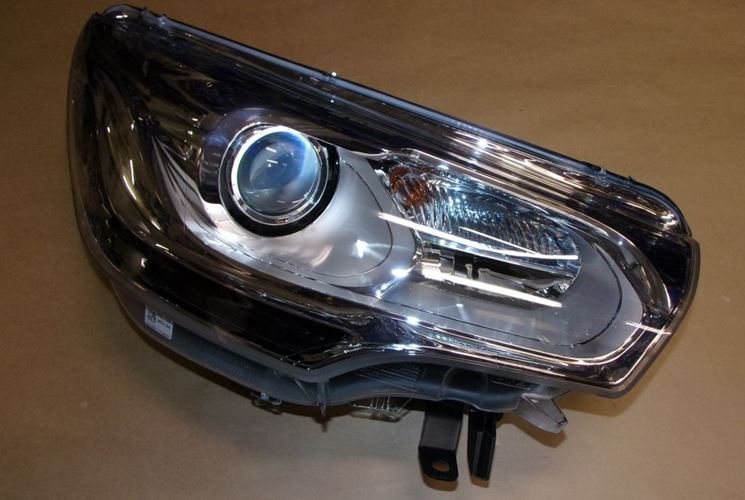 Reflektor Citroen C4 II prawy