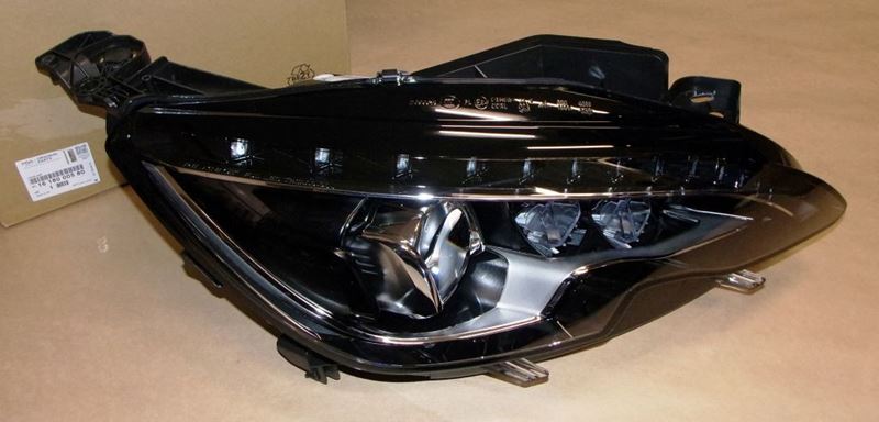 Reflektor Peugeot 308 II prawy