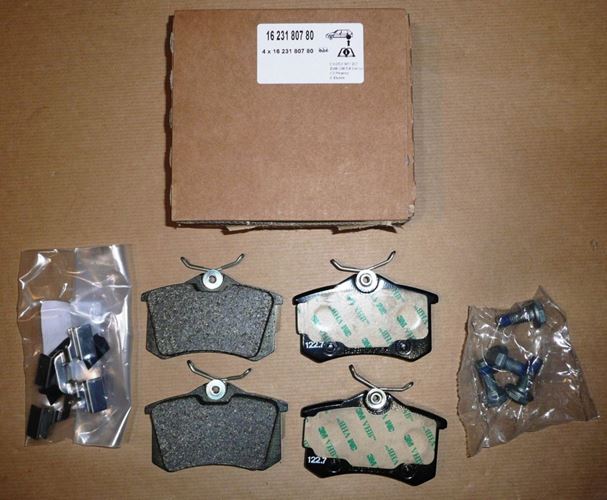 Klocki hamulcowe Citroen C3 Picasso Peugeot 207 Renault Clio 4 tył