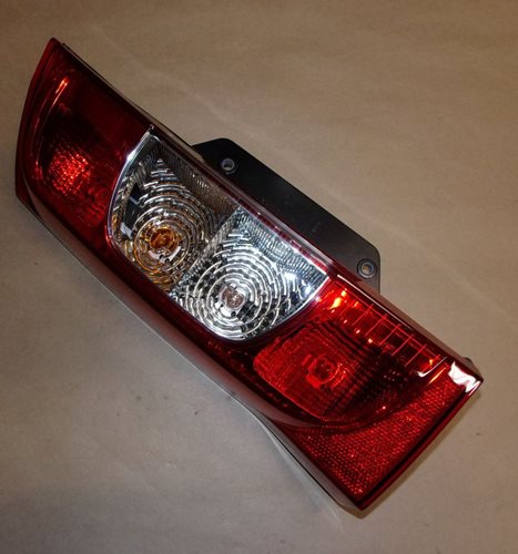 Lampa tylna Citroen Nemo Peugeot Bipper lewa