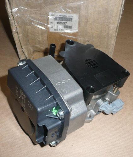 Przepustnica Citroen C4 C5 Peugeot 206 2.0