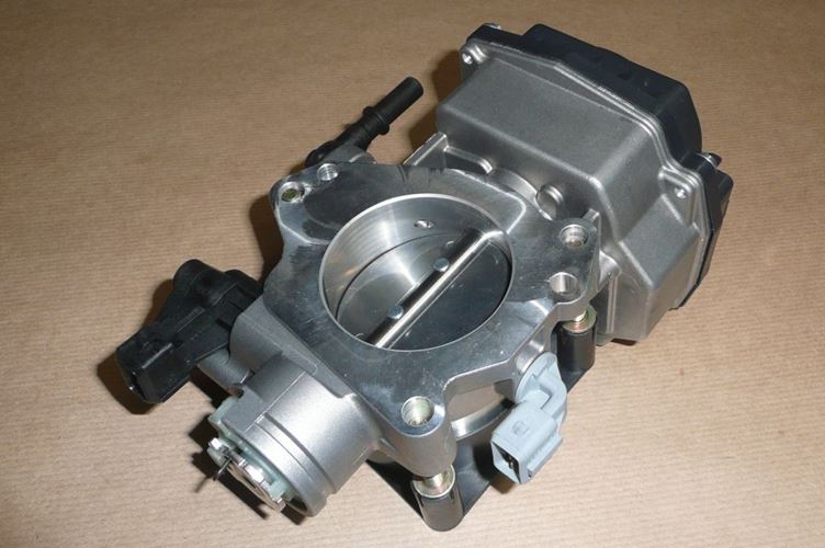 Przepustnica Citroen C4 C5 Peugeot 206 2.0