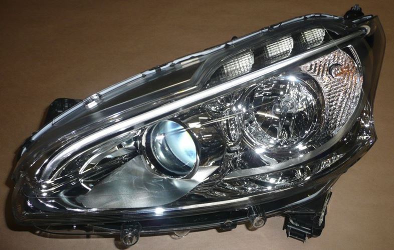 Reflektor Peugeot 208 lewy