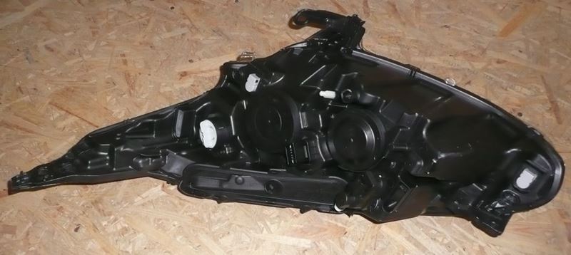 Reflektor Peugeot 208 prawy