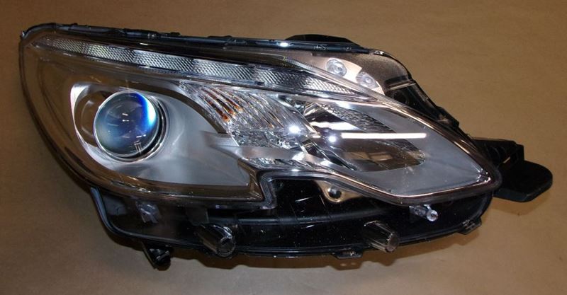 Reflektor Peugeot 2008 prawa