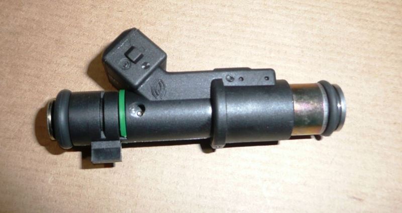 Wtryskiwacz Citroen C5 II Peugeot 406 407 1.8 16V