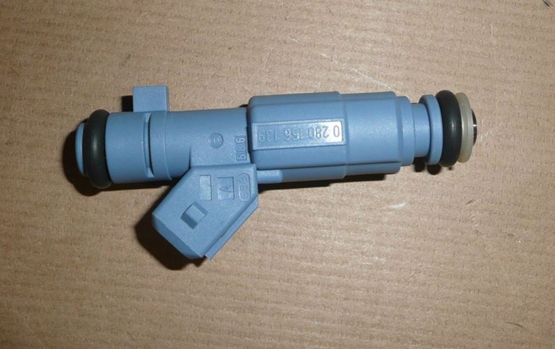Wtryskiwacz Citroen C4 Peugeot 307 2.0 16V