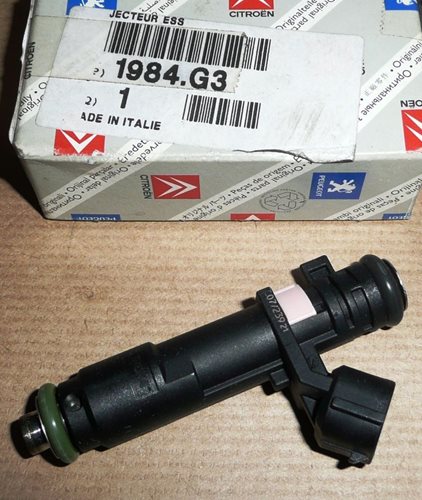 Wtryskiwacz Citroen C5 III Peugeot 407 1.8 16V