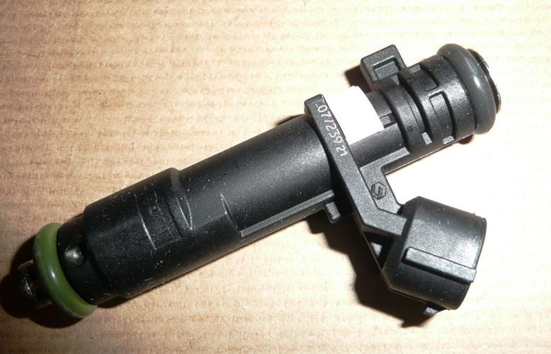 Wtryskiwacz Citroen C5 III Peugeot 407 1.8 16V