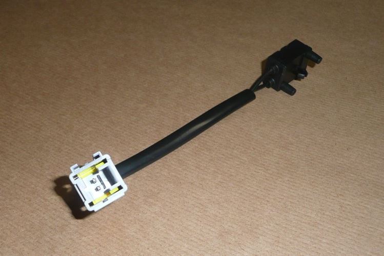 Czujnik sprzęgła Citroen Berlingo C4 Peugeot 207 301