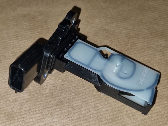 Przepływomierz czujnik masy powietrza Renault Trafic III 2.0 Dci