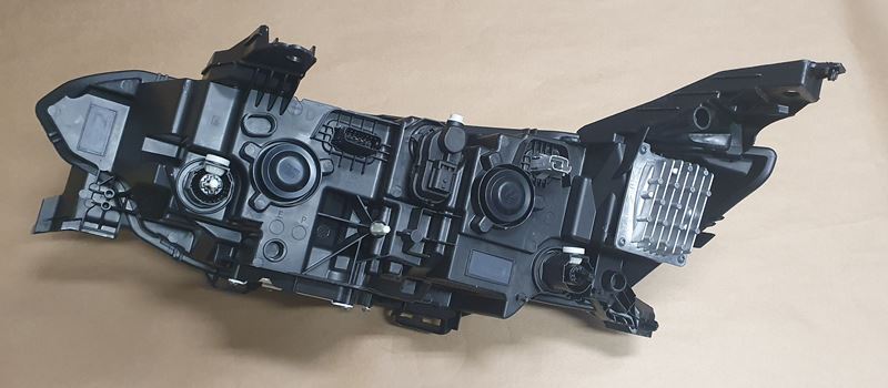 Reflektor Renault Talisman prawy