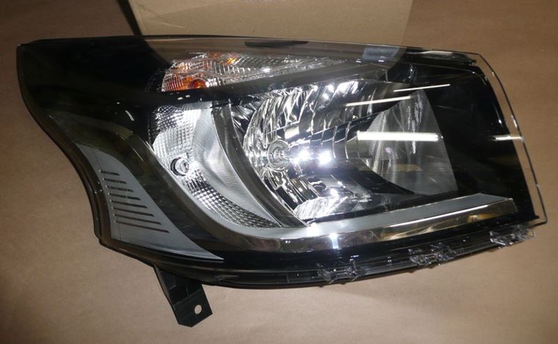 Reflektor Renault Trafic III prawy