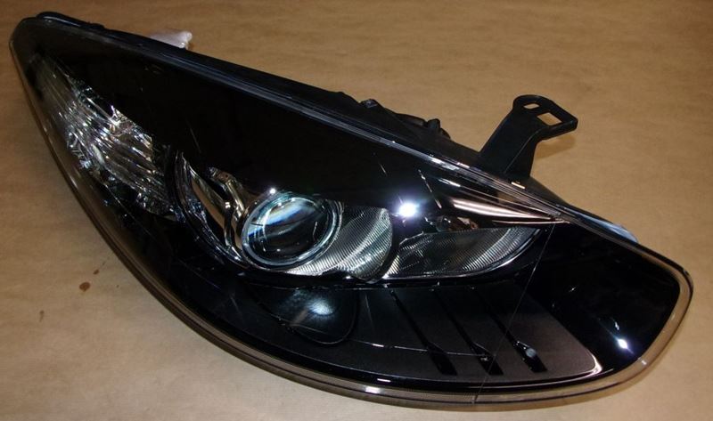 Reflektor Renault Fluence prawy
