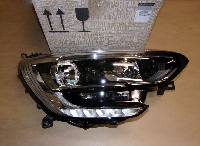 Reflektor Renault Megane IV prawy