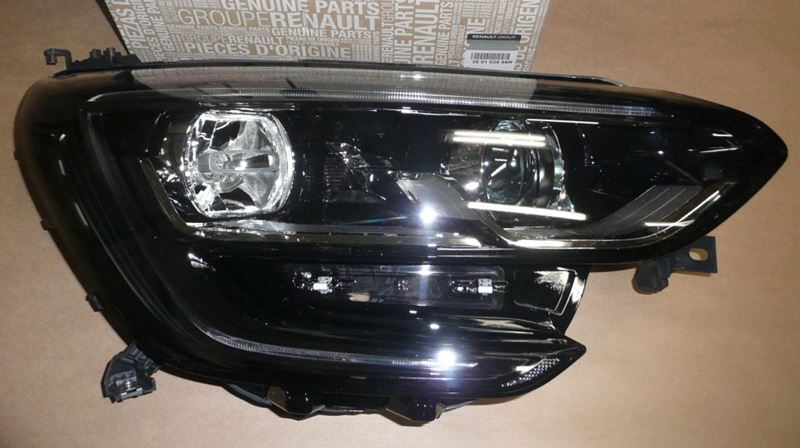 Reflektor Renault Megane IV prawy