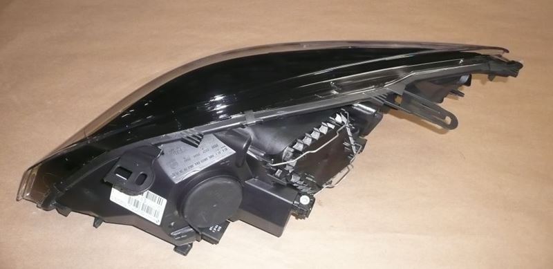 Reflektor Renault Megane III prawy