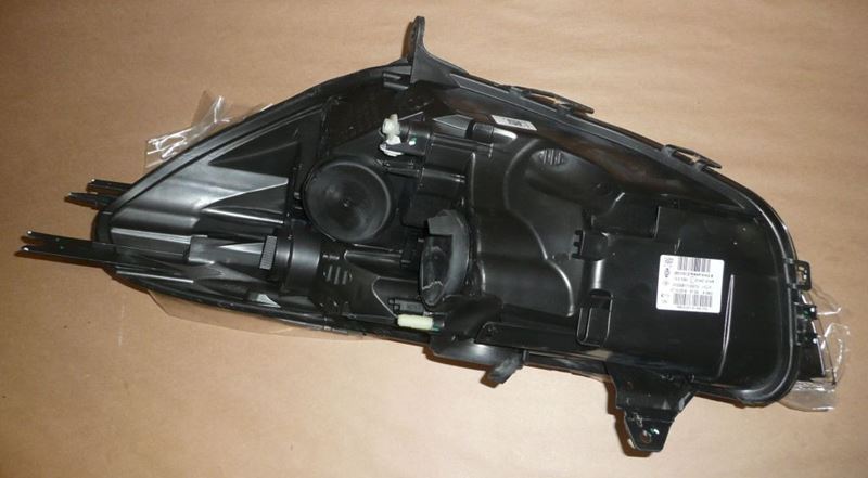 Reflektor Renault Clio IV prawy