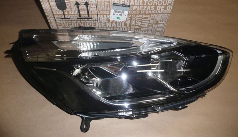 Reflektor Renault Clio IV prawy