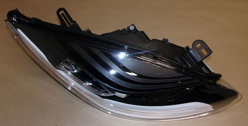 Reflektor Renault Megane III prawy