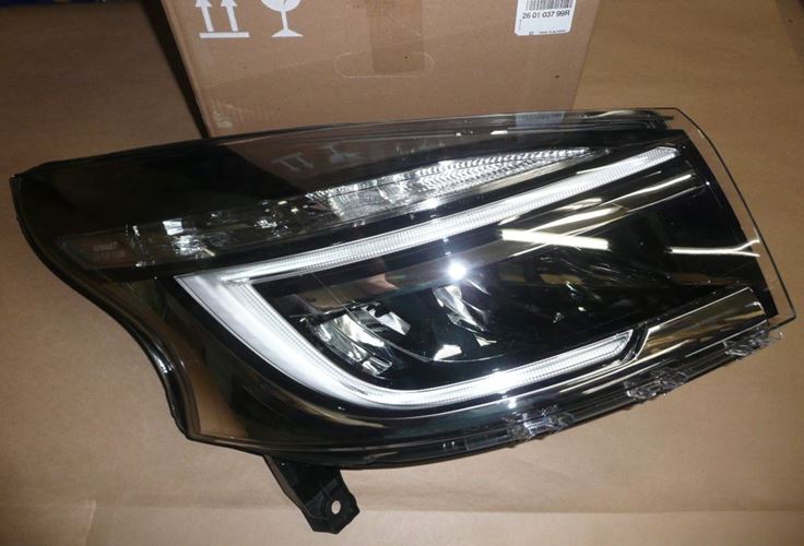 Reflektor Renault Trafic III prawy 19>