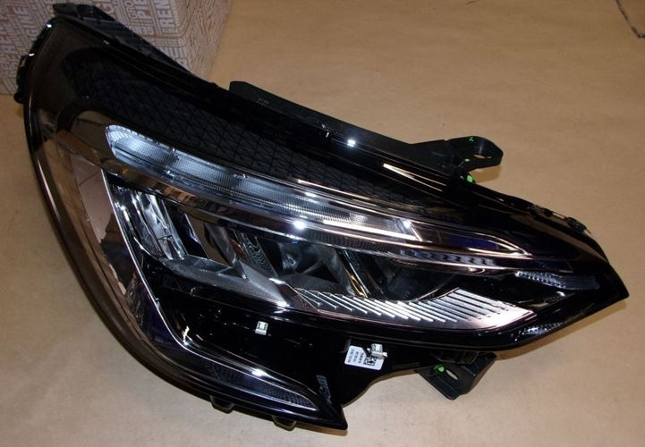 Reflektor Renault Clio V prawy