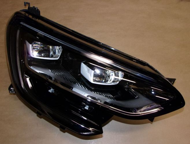 REFLEKTOR R MEGANE IV PRAWY