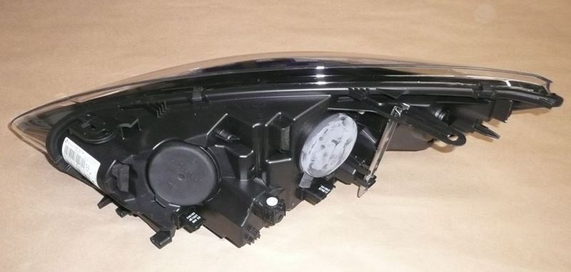 Reflektor Renault Megane III prawy