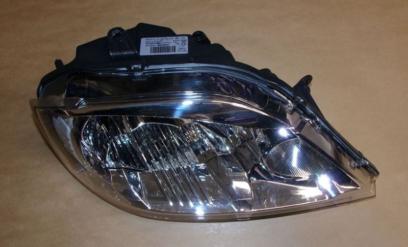 Reflektor Dacia Logan II prawy