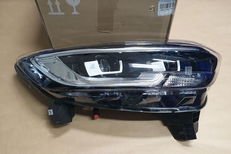 Reflektor Renault Kadjar prawy
